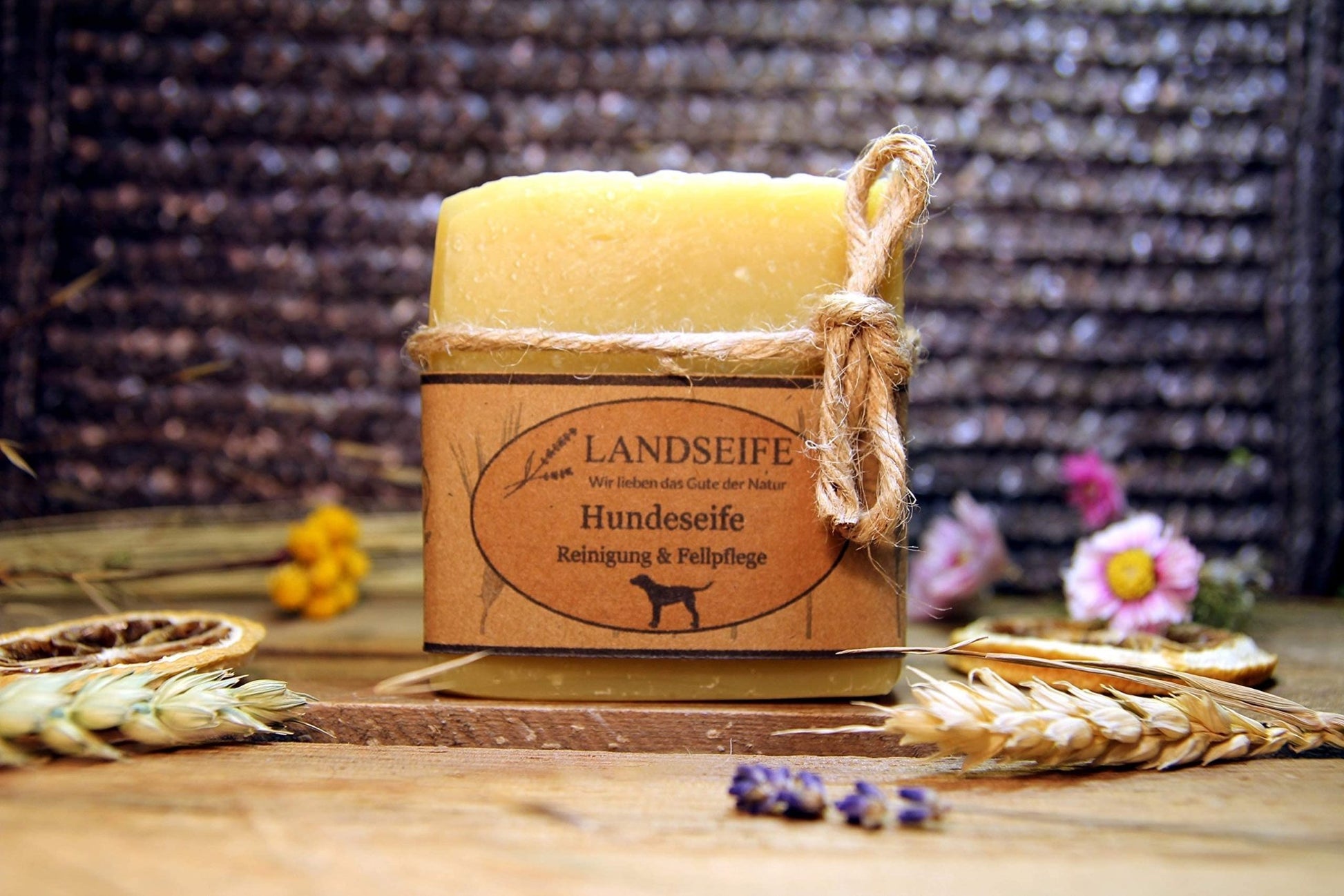 Bio - Hundeseife mit Kamille, Niemöl & Mandelöl – Vegan, duftfrei & gegen Parasiten - Tiny Paws Boutique